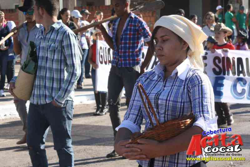 Desfile - 24 Aniversario de Cocalzinho
