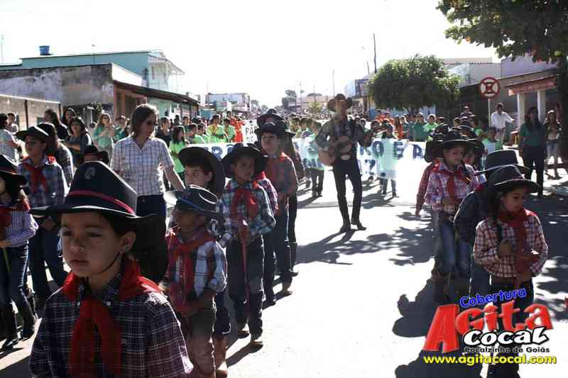 Desfile - 24 Aniversario de Cocalzinho