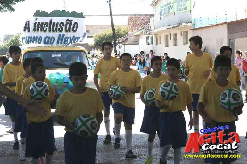 Desfile - 24 Aniversario de Cocalzinho