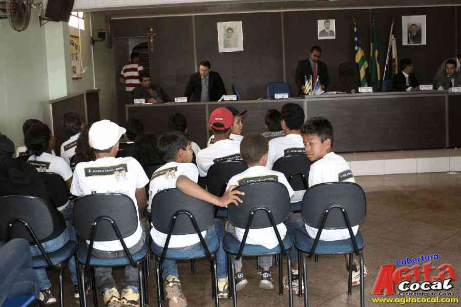 Alunos do Projeto Justia Educacional: ?Conhecer os Poderes?.