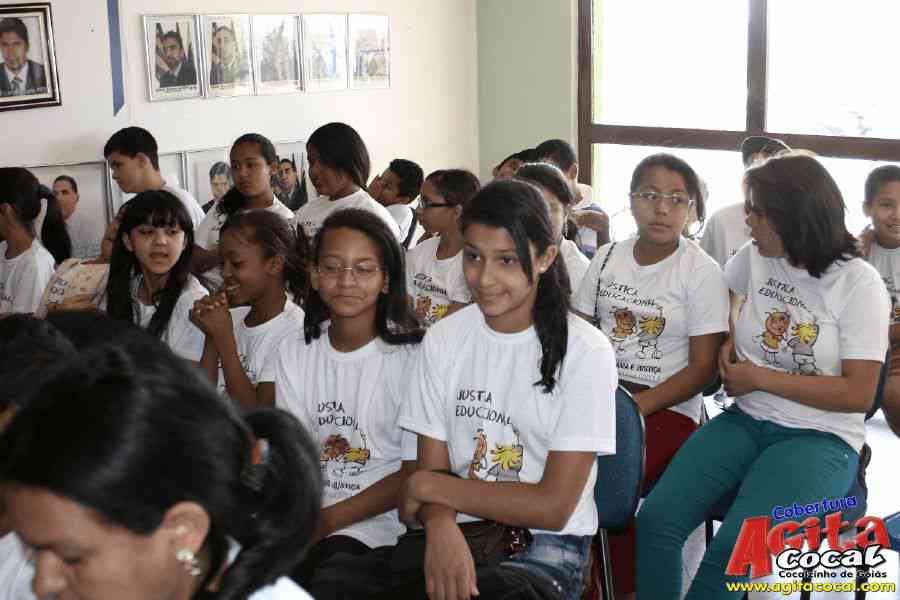 Alunos do Projeto Justia Educacional: ?Conhecer os Poderes?.