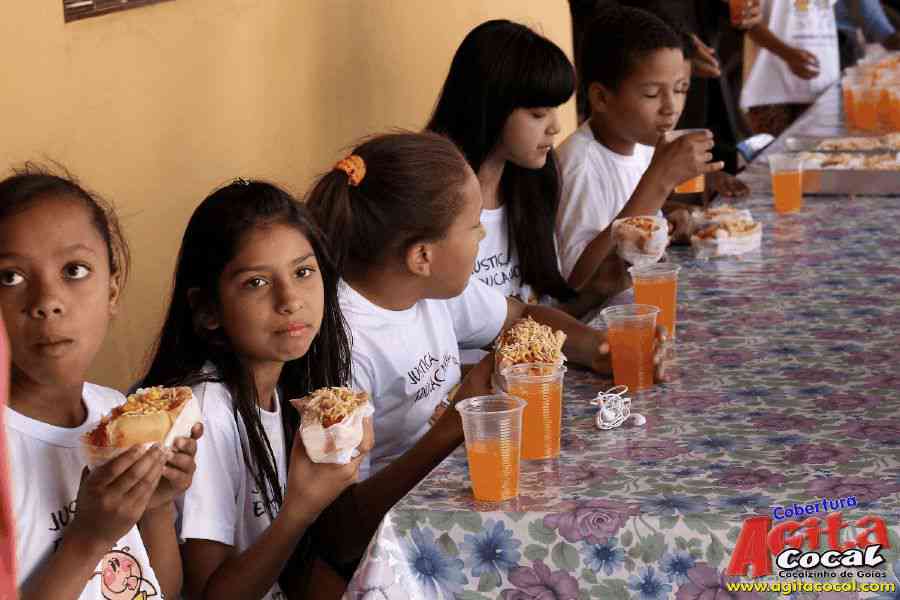 Alunos do Projeto Justia Educacional: ?Conhecer os Poderes?.