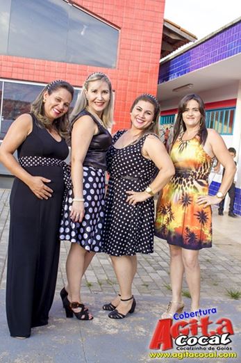 Alunos do Colgio CMEI em Cocalzinho encerra o ano em estilo anos 60