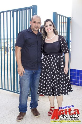 Alunos do Colgio CMEI em Cocalzinho encerra o ano em estilo anos 60