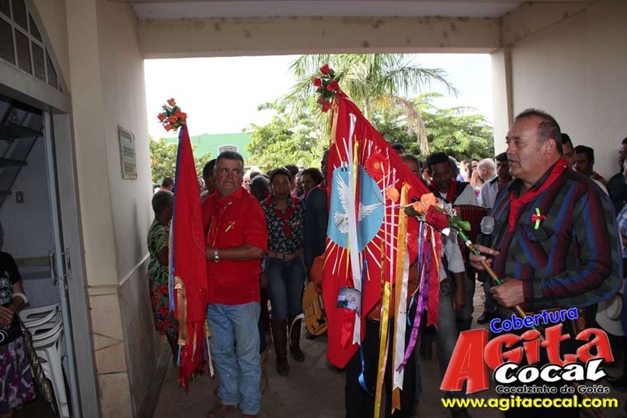 Entrega da Folia do Divino Esprito Santo