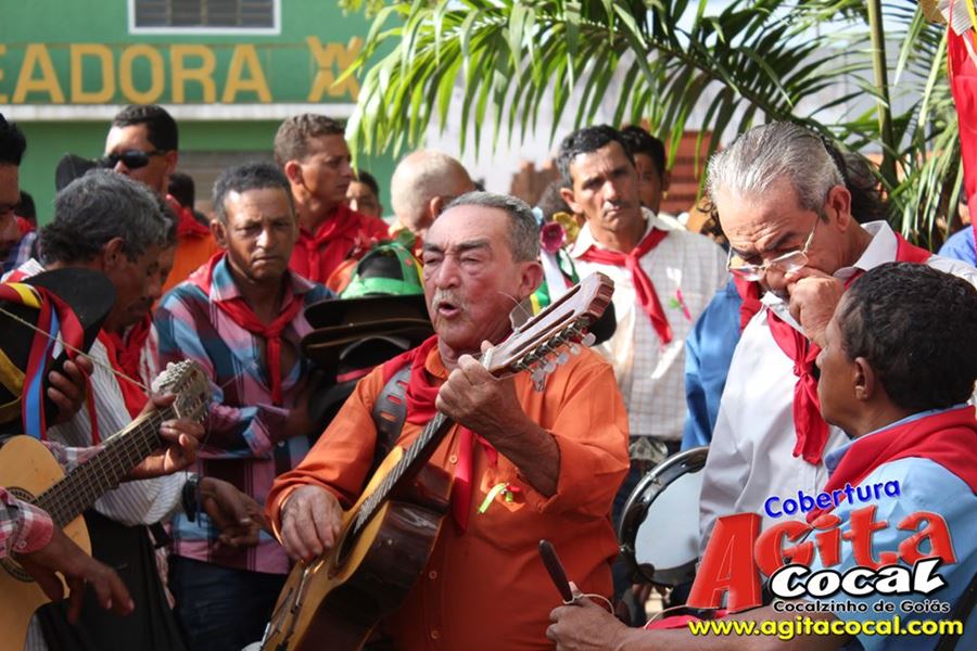 Entrega da Folia do Divino Esprito Santo