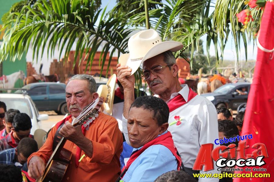 Entrega da Folia do Divino Esprito Santo