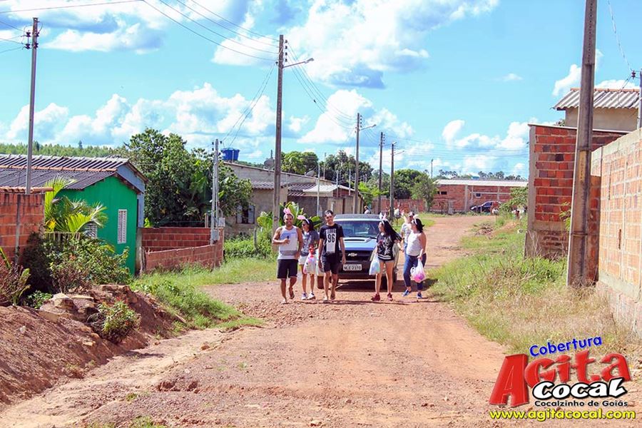Crianas de Cocalzinho comemoram pscoa e ganham ovos - 2017