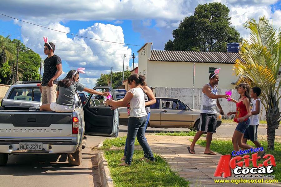 Crianas de Cocalzinho comemoram pscoa e ganham ovos - 2017