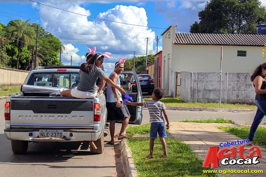 Crianas de Cocalzinho comemoram pscoa e ganham ovos - 2017