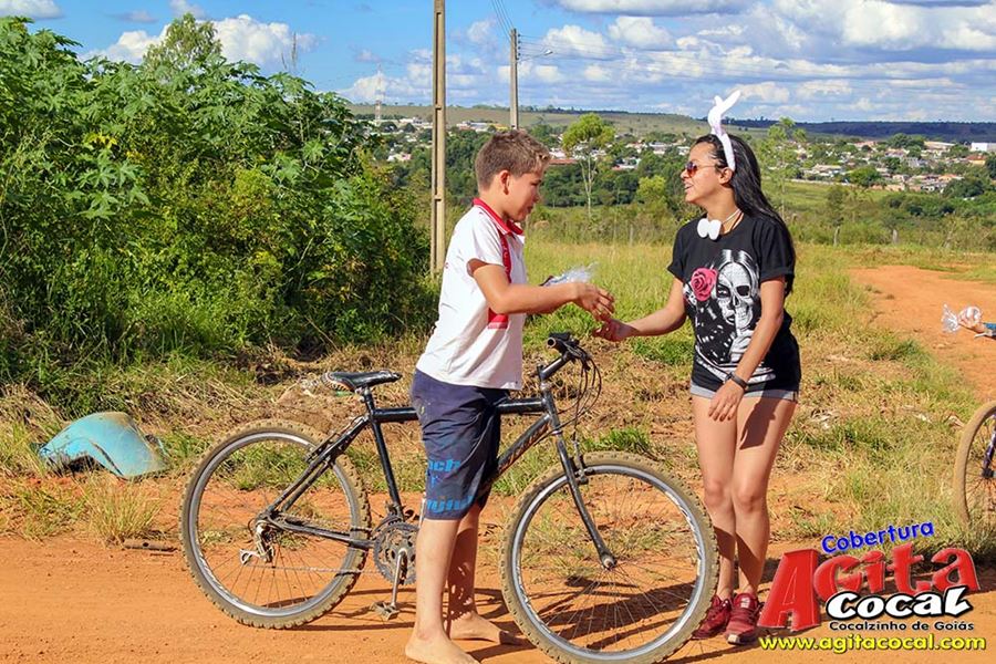 Crianas de Cocalzinho comemoram pscoa e ganham ovos - 2017